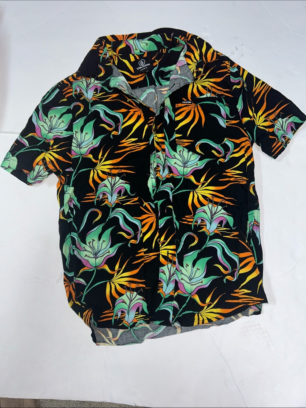 Volcom Boys Black Short Sleeve Tropical Floral Button-Up Shirt Size 10-12Y
